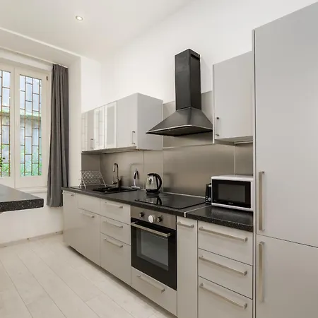 Cosy Home-apartment In Liszt Ferenc شقة بودابست