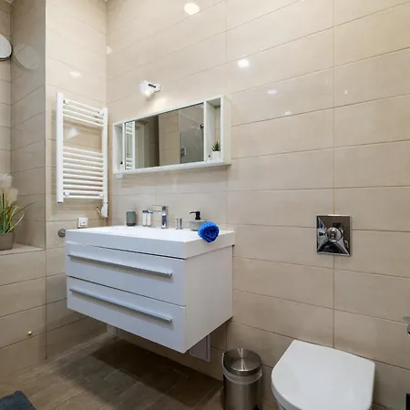 Cosy Home-apartment In Liszt Ferenc شقة