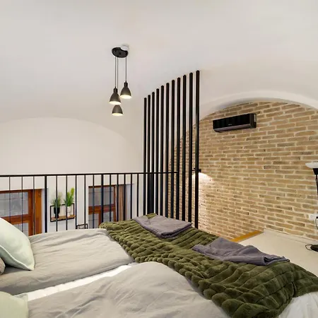 Cosy Home-apartment In Liszt Ferenc شقة *
