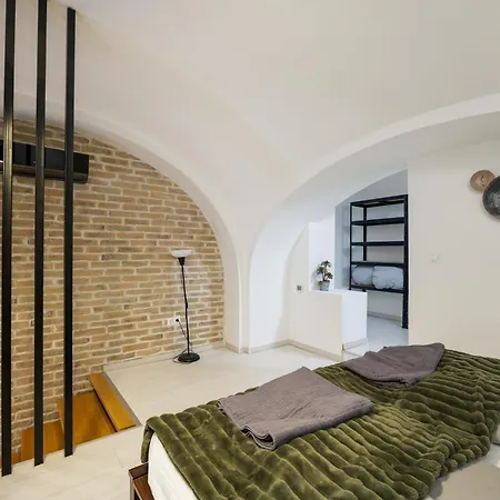 Cosy Home-apartment In Liszt Ferenc شقة بودابست