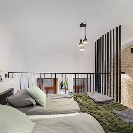 Cosy Home-apartment In Liszt Ferenc شقة *